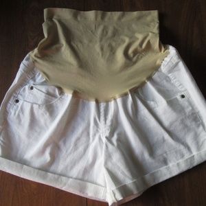 a:glow Maternity 16 White Boyfriend Shorts